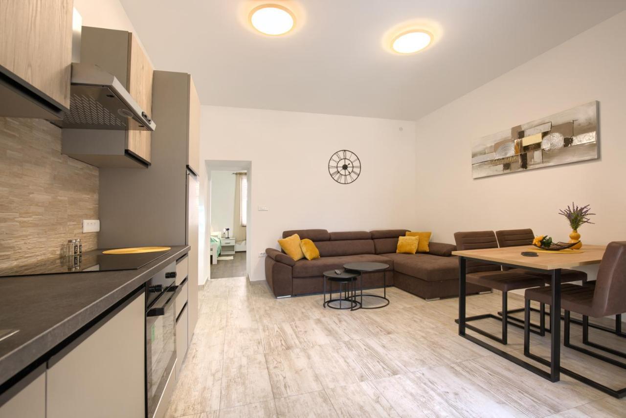 Amphitheater 3+2 Modern Apartment With Terrace, Wifi, Netflix Pola Esterno foto