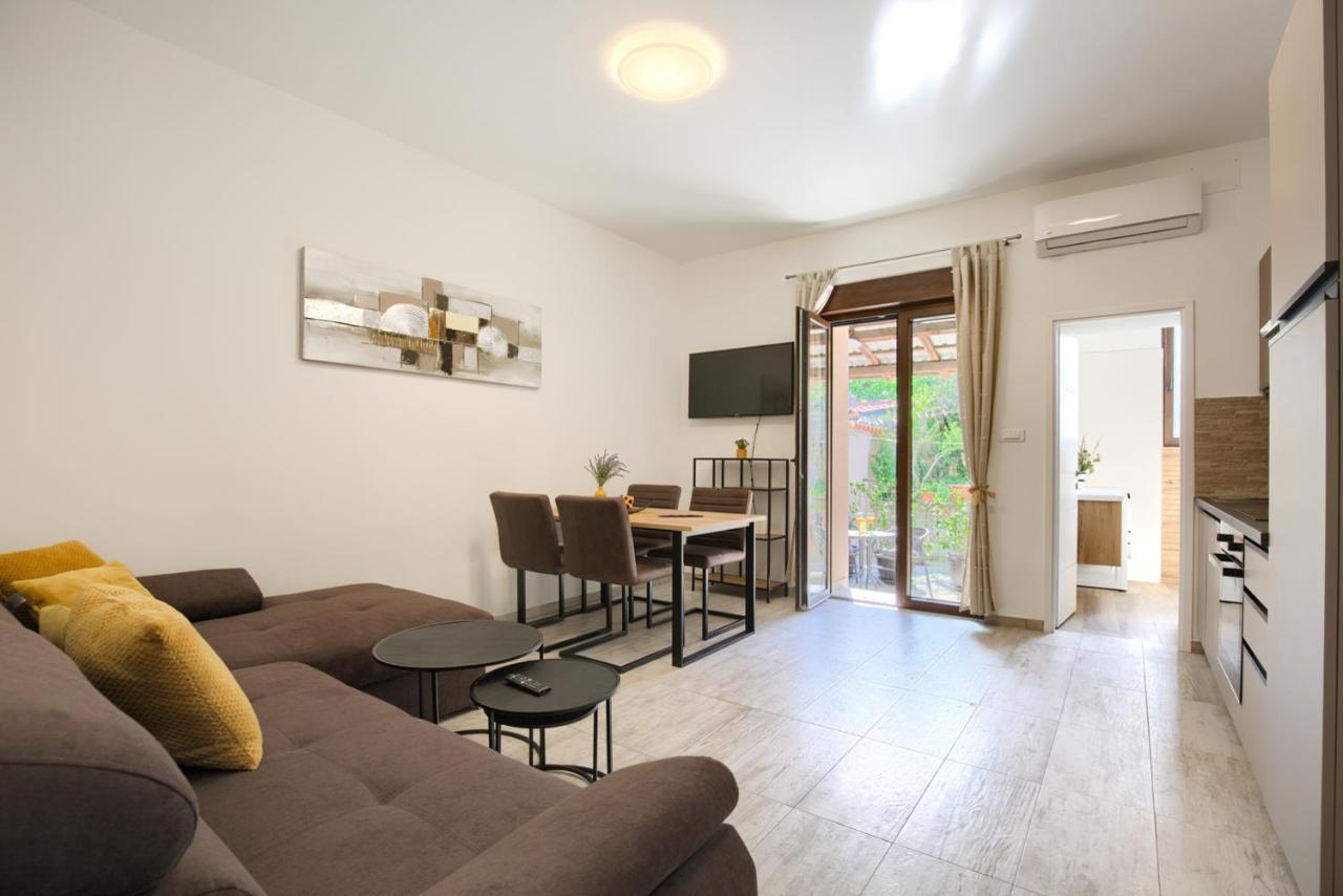 Amphitheater 3+2 Modern Apartment With Terrace, Wifi, Netflix Pola Esterno foto